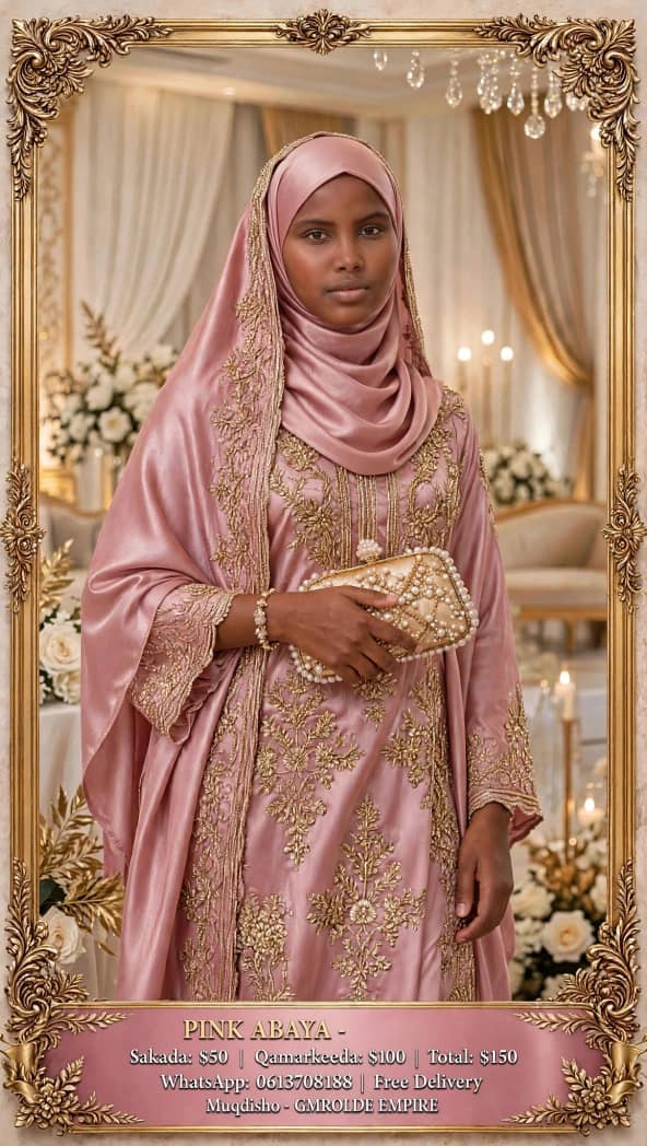 Cabaayad Pink ah oo Qurxin Dahabi ah Leh