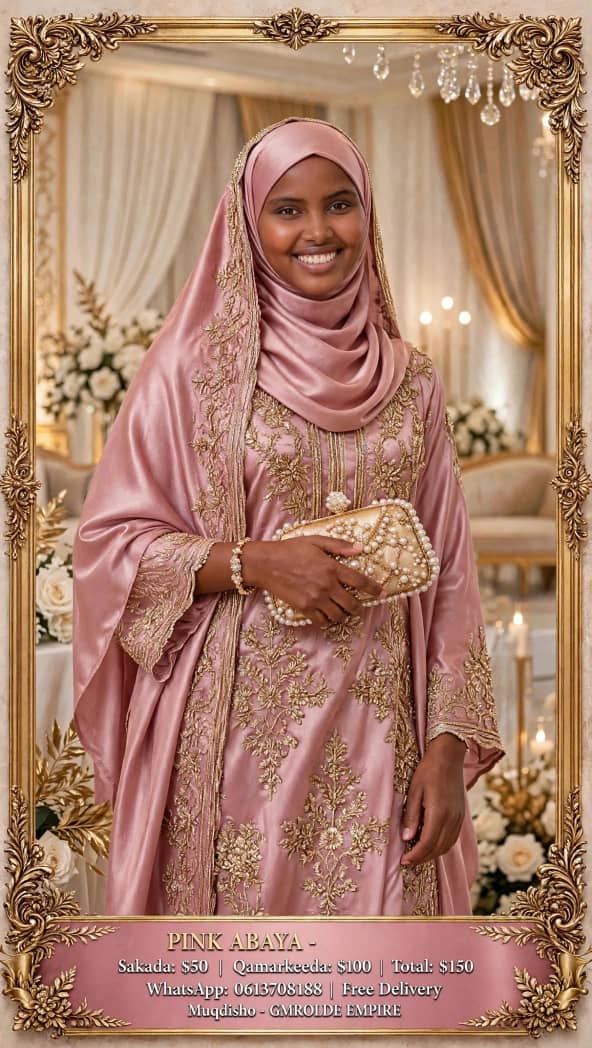 Cabaayad Pink ah oo Qurxin Dahabi ah Leh